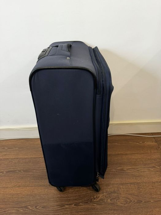 Продам чемодан Samsonite размер М в отличном состоянии.