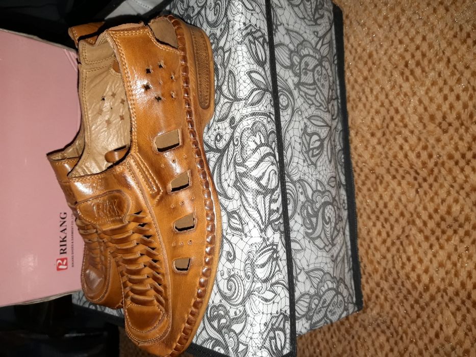 Продам новые босоножки