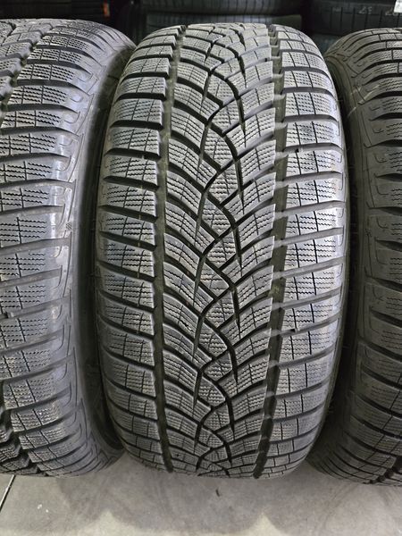 255/45/20 GOODYEAR 4бр