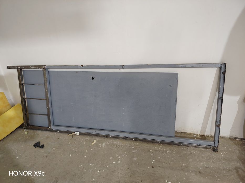 Железная дверь. Район Армана.