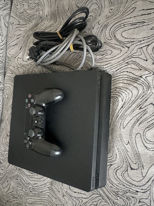 Продам в хорошем состоянии ps4 slim