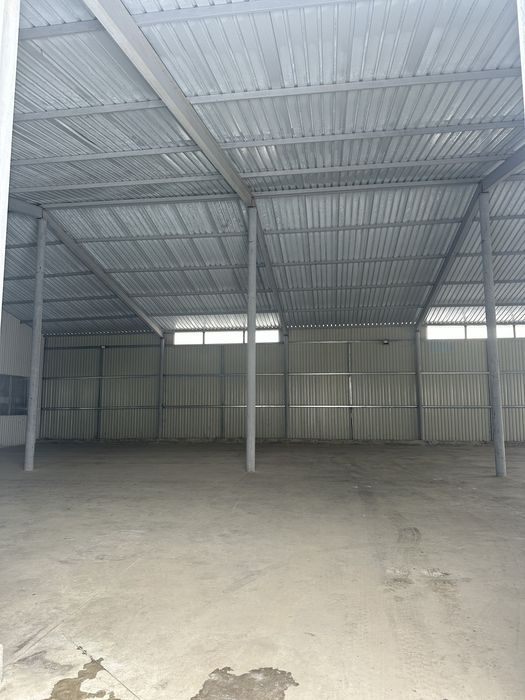 Inchiriez hala metalica