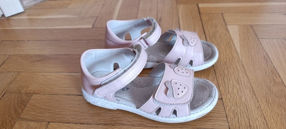 Детски сандали и летни дрешки
