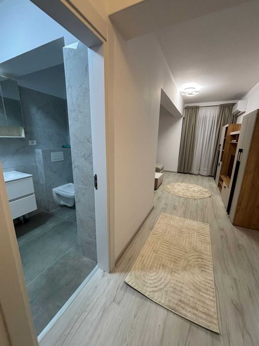Ofer spre inchiriere garsoniera in bloc nou