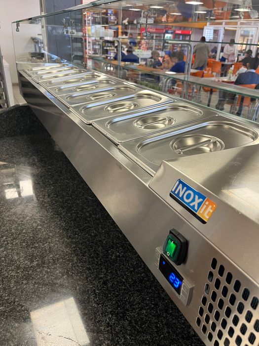 Италианска пица фурна, хладилна мензола и аксесоари.