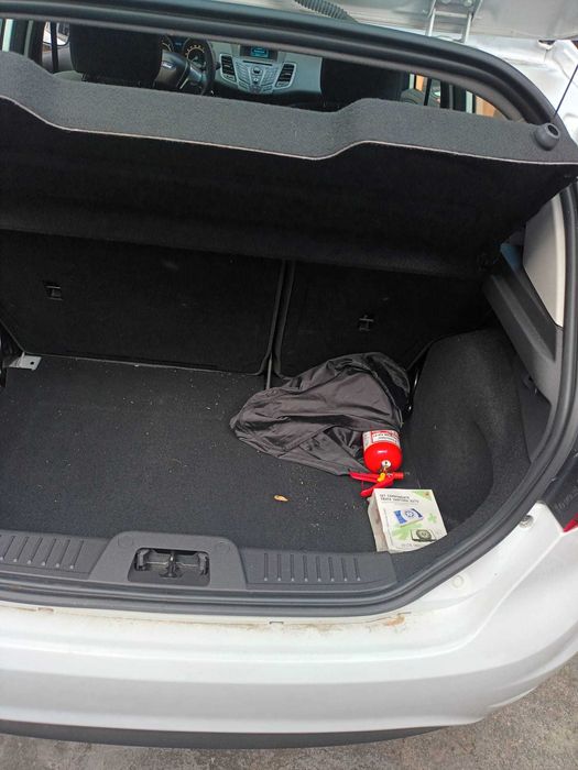 Vand masina Ford Fiesta in Bucuresti