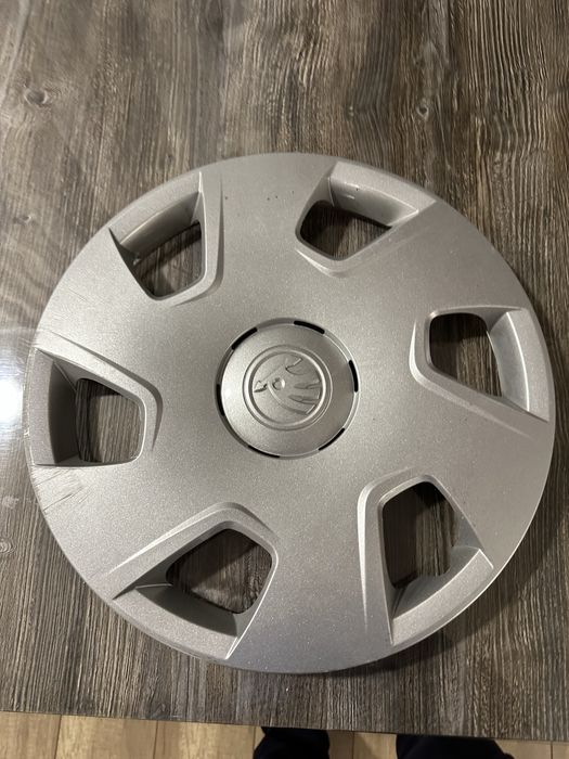 Колпак R15 Шкода Рапид.В наличии несколько единиц.Цена за 1  шт 10000