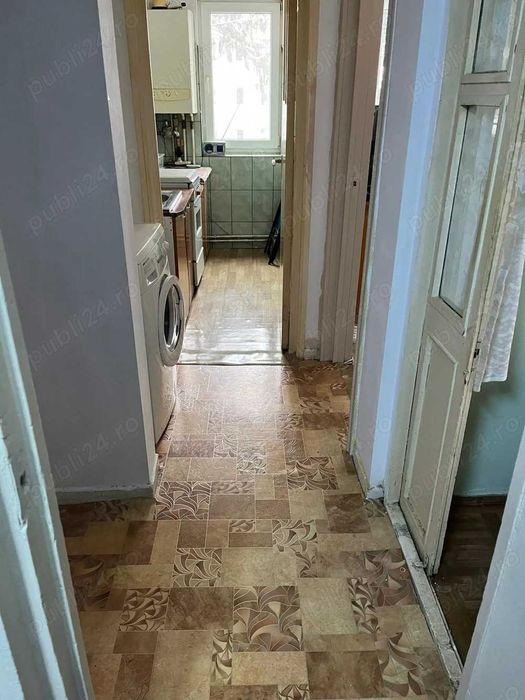 Vand apartament  3 camere  semidecomdat