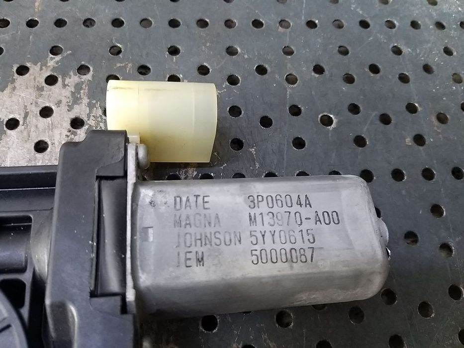 Motoras macara stanga spate bmw seria 1 f20 m13970a00