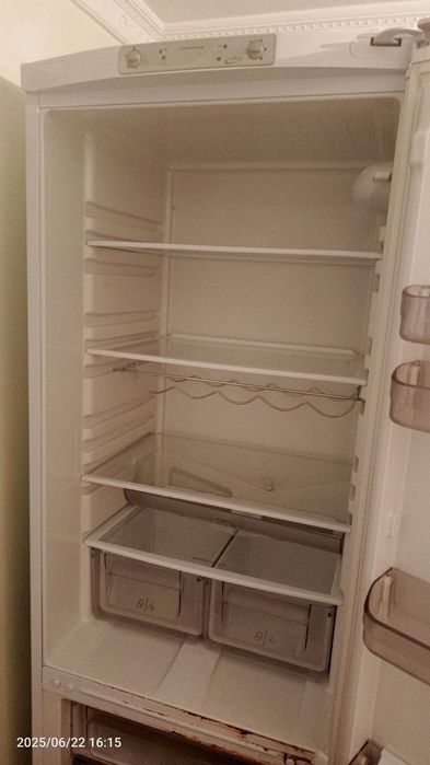 Холодильник продаётся