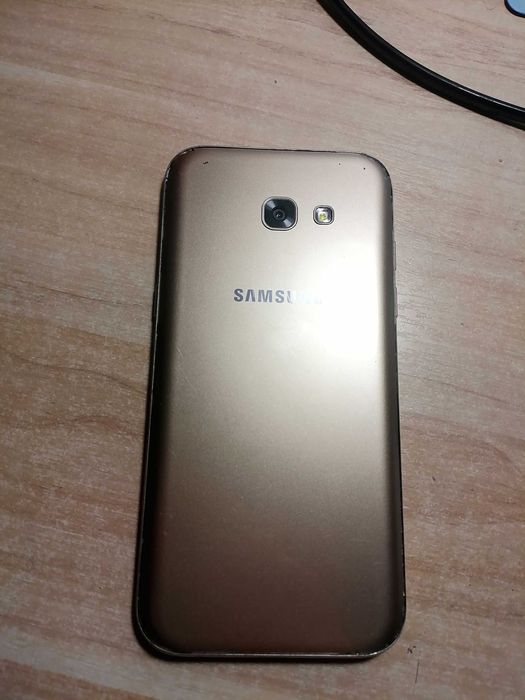 Продам телефон почти новый