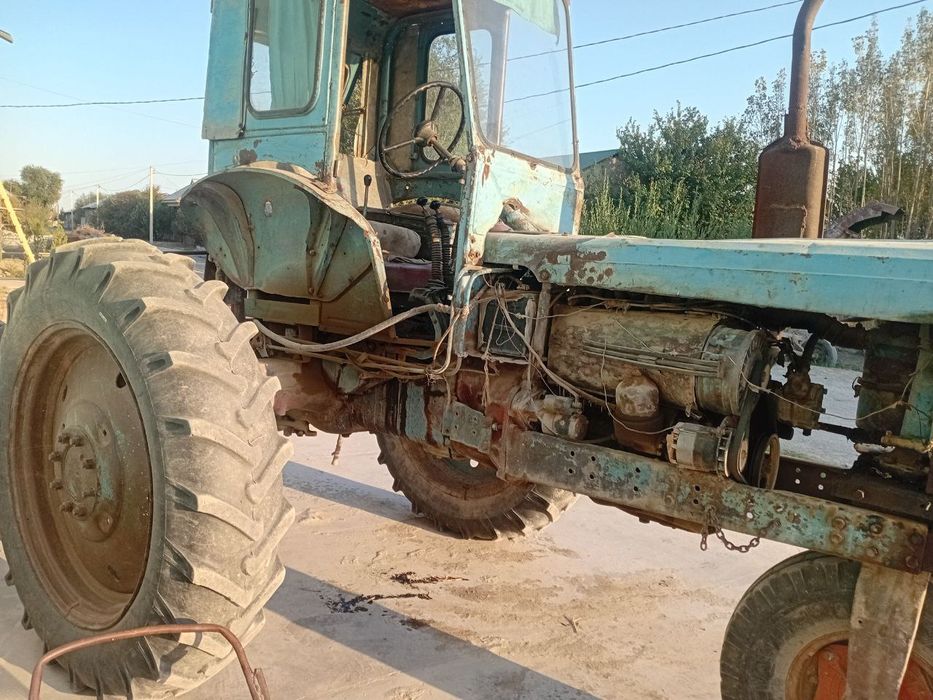 Traktor 28 sotiladi
