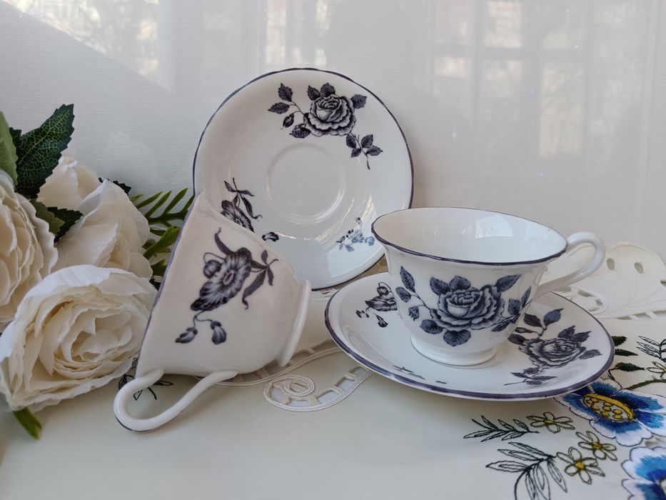 Шведски порцеланов комплект кафе за двама, декор черна роза