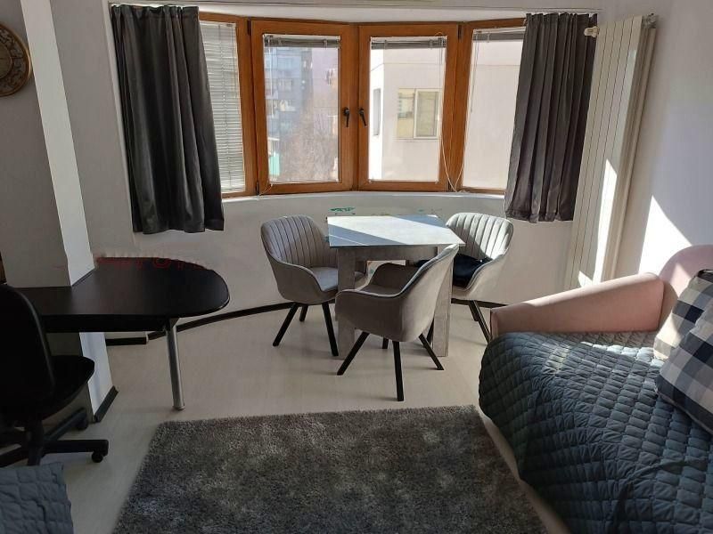 Дава се под наем Едностаен апартамент в София, Център - 50 кв.м за 550 € - Снимка #1