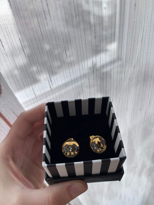 Accesoriu nou nou - cercei c hanel cristal solitar