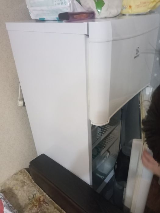 Indesit холодильник