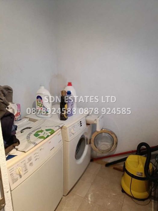 Продава напълно обзаведен етаж от къща в с. Бузовград