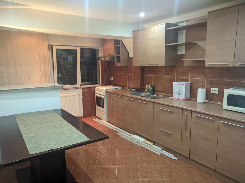 Inchiriez apartament