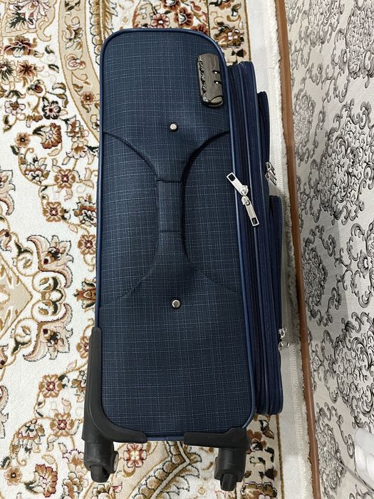 Продам чемодан дорожный