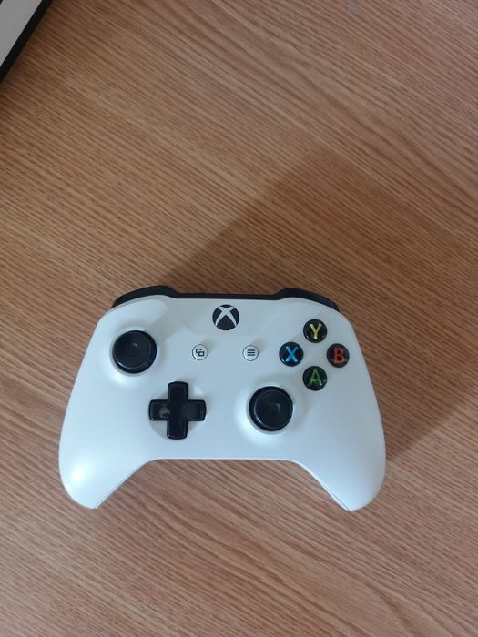 Vând Xbox One S de 1T