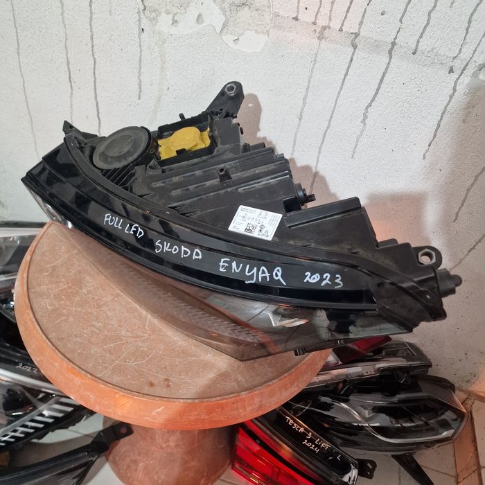 Skoda Enyaq 2023 full led ляв фар 2бр.