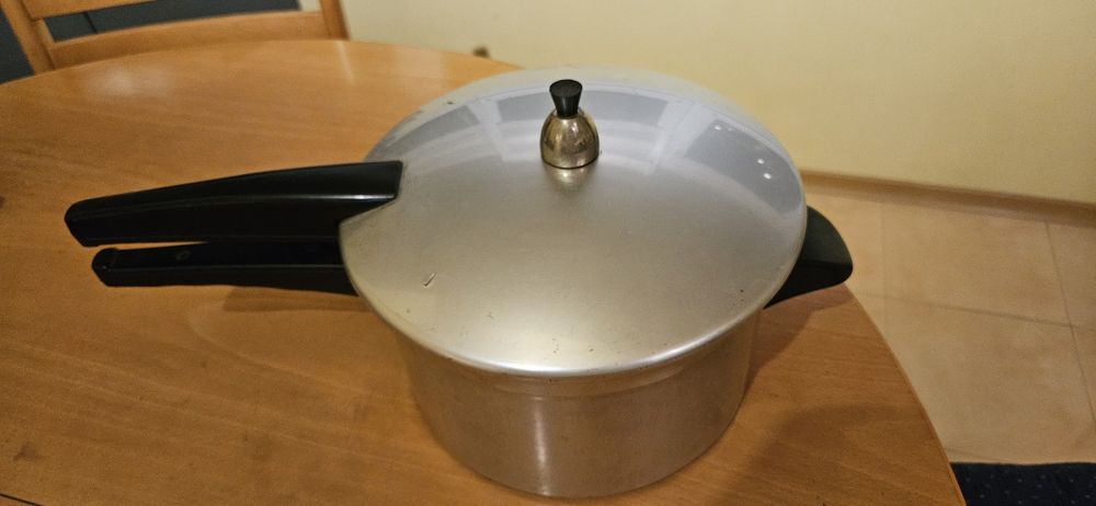 Тенджера под налягане