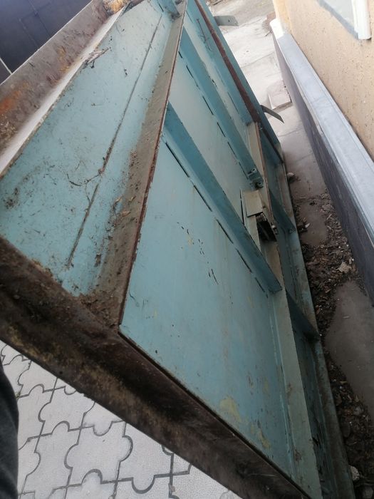 Продам железную дверь
