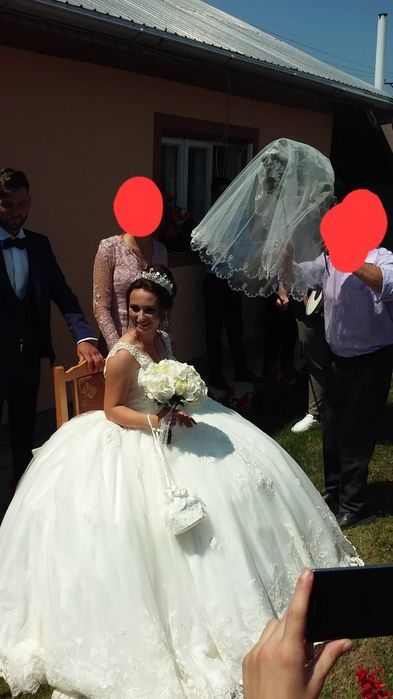 Vând rochie de mireasă stil prințesă