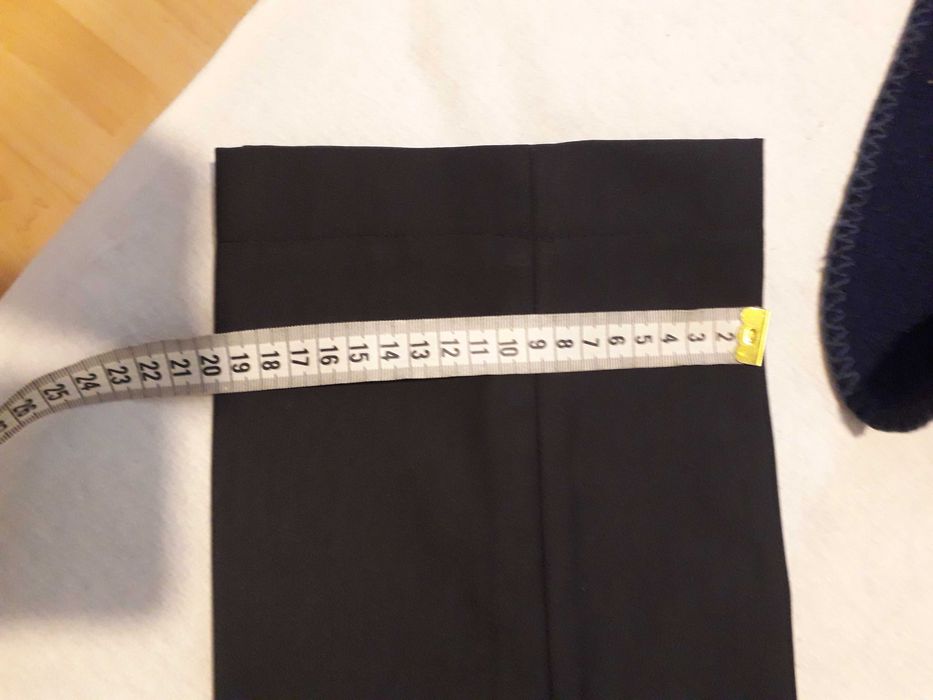 нов мъжки костюм от три части