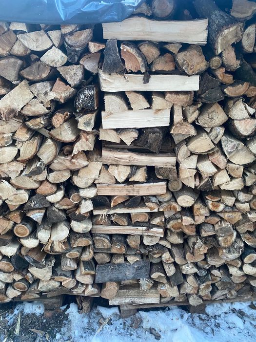 Lemne de foc tăiate și crăpate