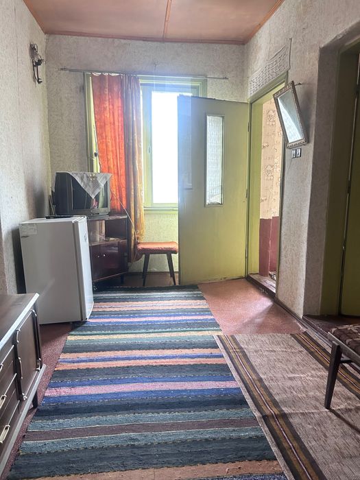 Къща с двор с. Разделна