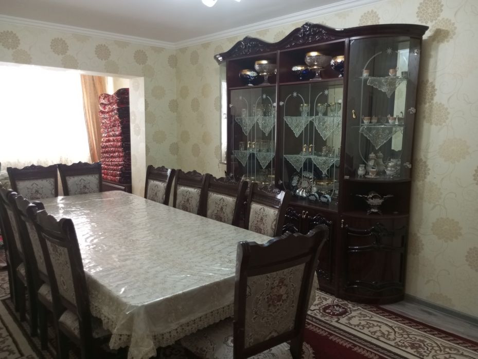 Дом срочно сотилади Эшонгузар (Райсентр) 4 хоналик 1- этаж