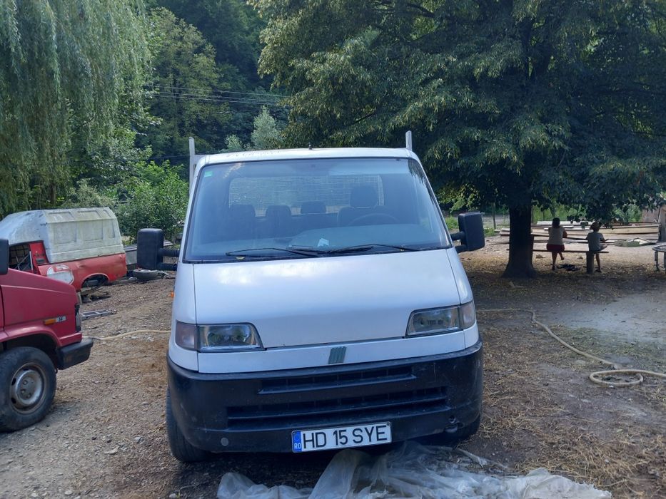 Vând sau schimb camioneta cu duba