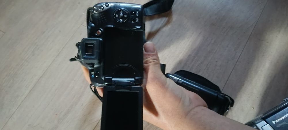 Продам фотик и две камеры.