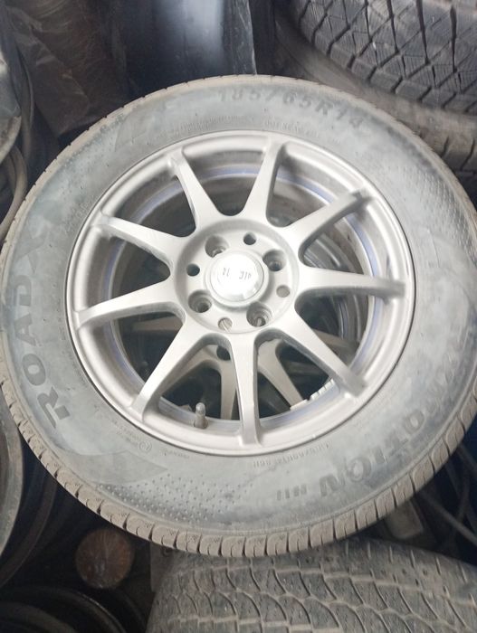 Продам комплект резины с дисками