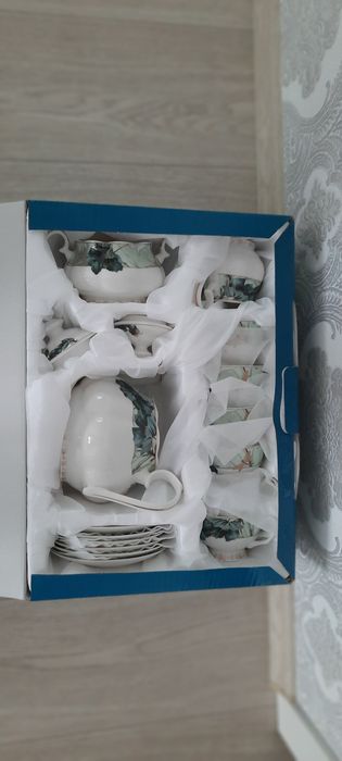 Продам фарфорный чайный сервиз