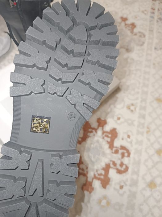 Продам ботинки для девочек