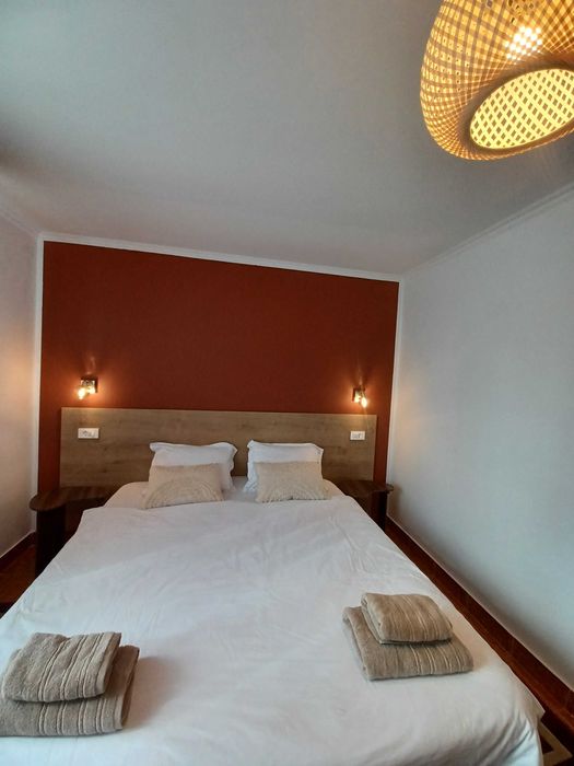 Camere renovate cu baie si intrare proprie la curte