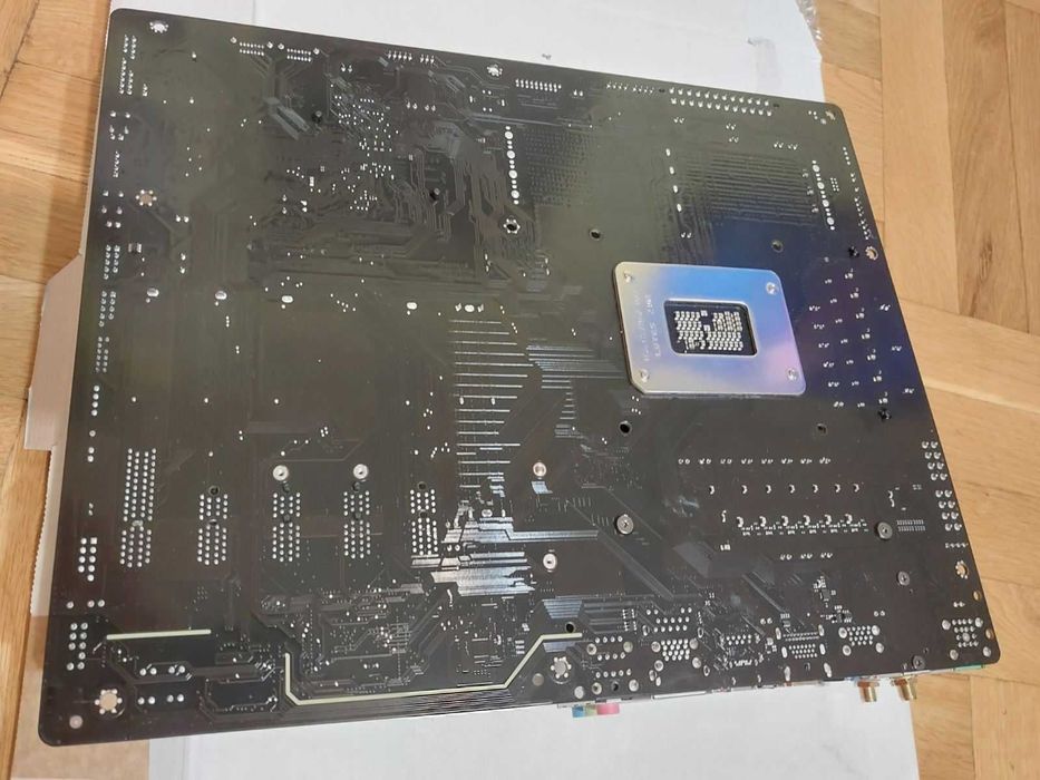 Gigabyte Z790 D AX , Wi-Fi  DDR5