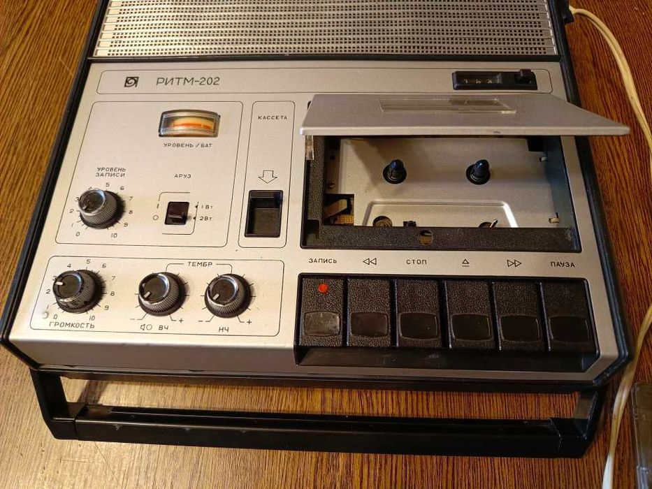 Кассетный магнитофон "Ритм-202"