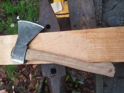 Стара брадва с маркировка