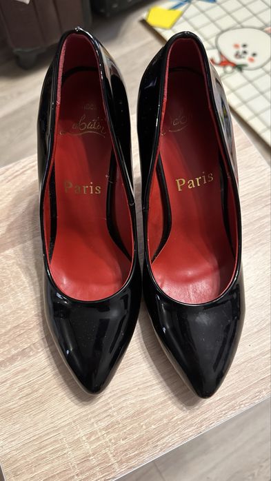 Продам черные туфли