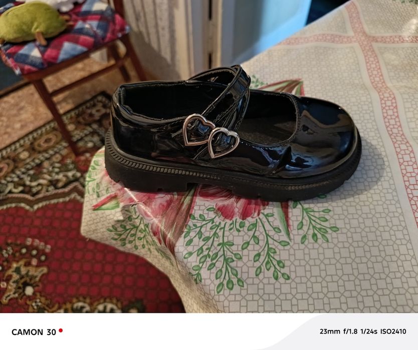 Продам детские туфли