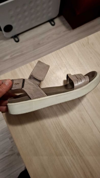 Продавам кожени сандали Esso, размер 37.