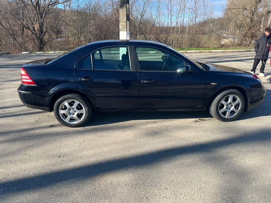 Vând sau schimb ford mondeo