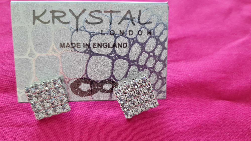 Ефектни обеци с камъни Swarovski