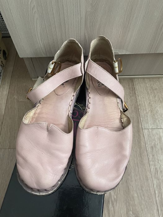 Летняя обувь все сандали по 4000!