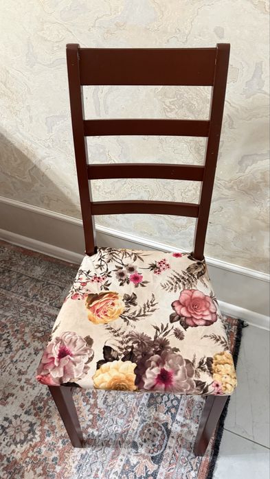 Срочно продам стол со стульями