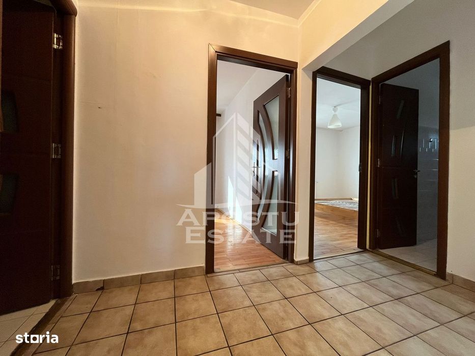 Apartament cu 3 camere, 2 bai, decomandat, centrala proprie, Sagulu