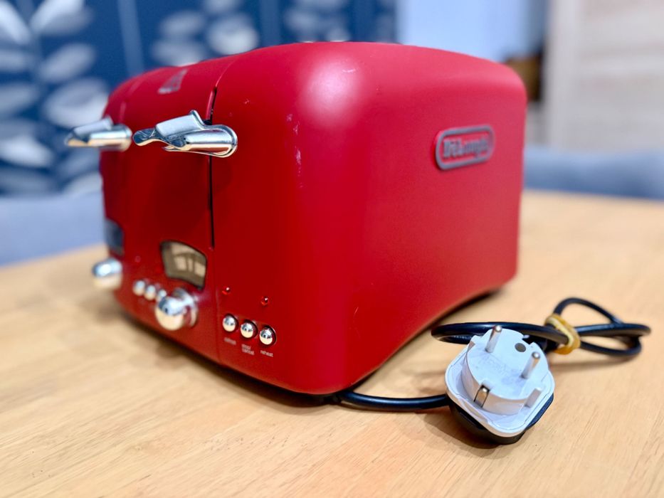Prăjitor pâine DeLonghi - Design Retro Premium – 4 Fante, 1600W, funcție dezghețare